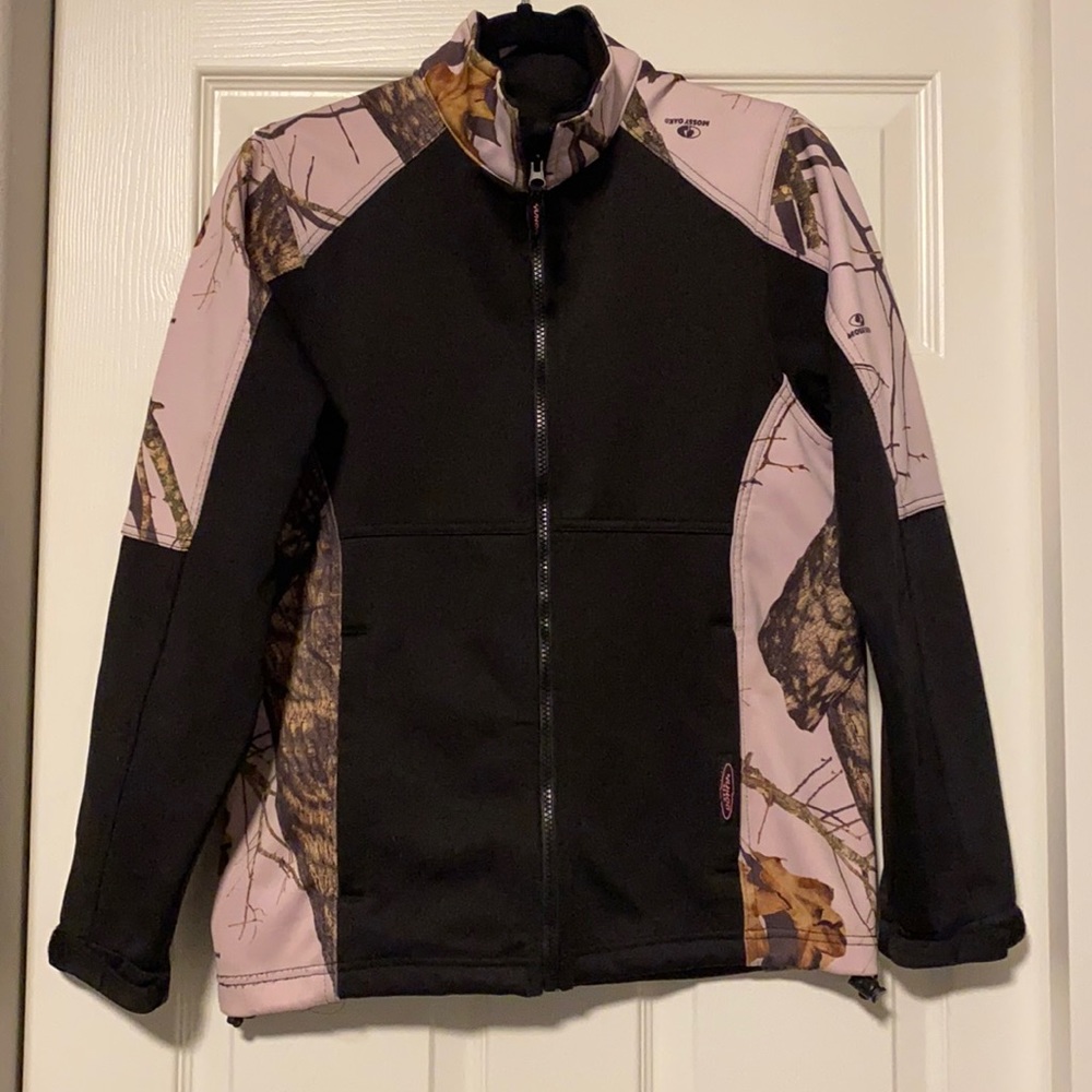 Yukon gear pink mossy oak camo and black jacket